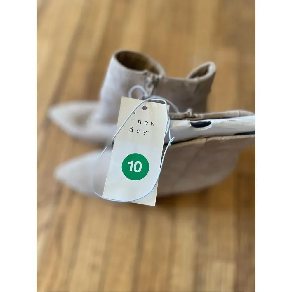A New Day Cream Chunk Heel Boots 10 New Flawed